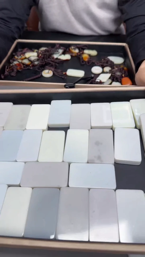 【闪购商品】和田玉颈饰未镶嵌35x60mm带青花拍一发一多样性发货