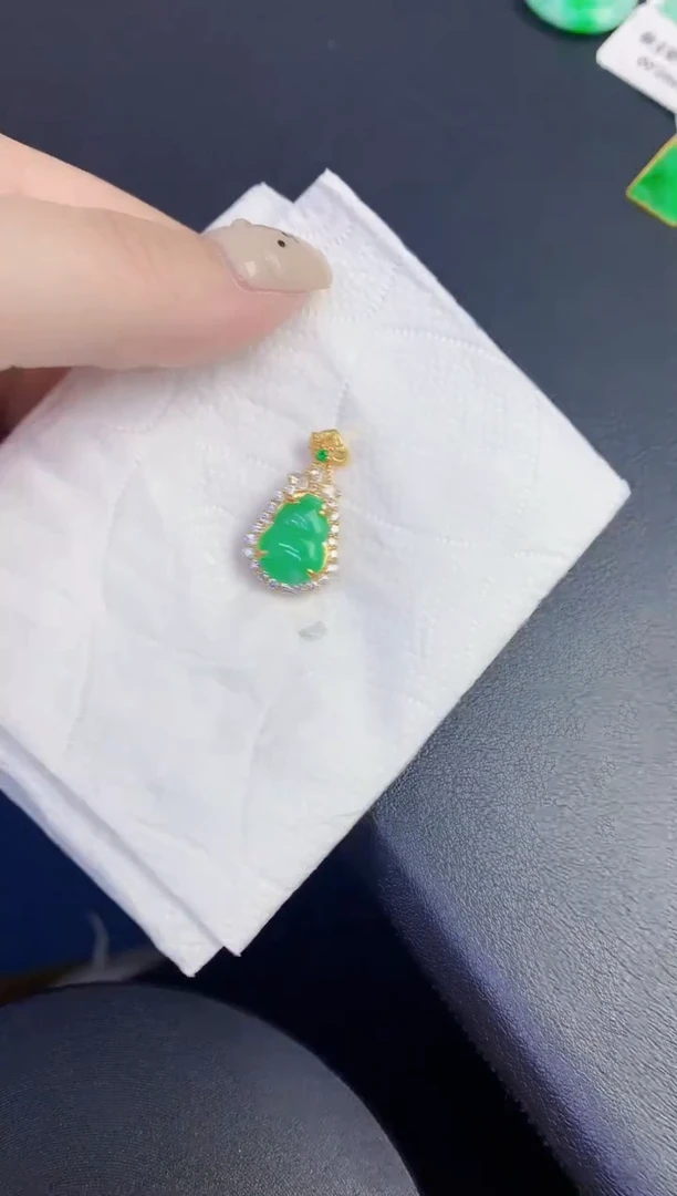 颈饰未镶嵌翡翠缅甸天然翡翠A货