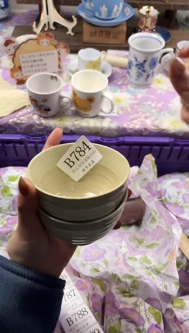 瓷片谢***丶                B784