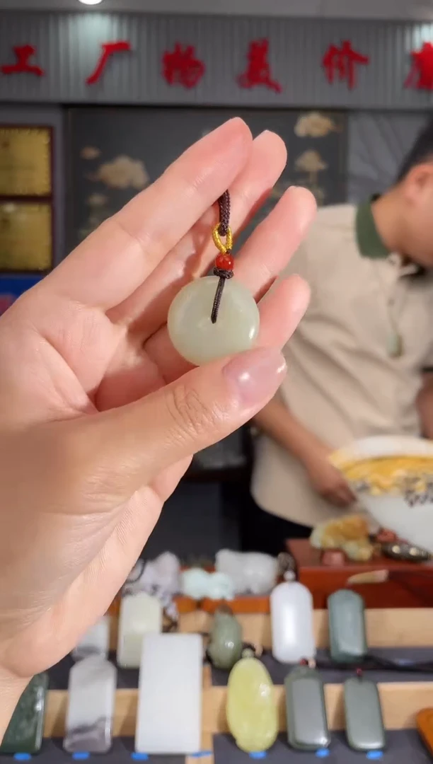 和田玉未镶嵌颈饰1