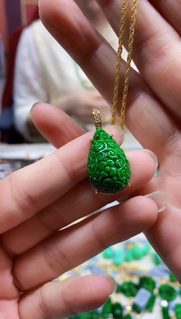 颈饰未镶嵌翡翠吊坠