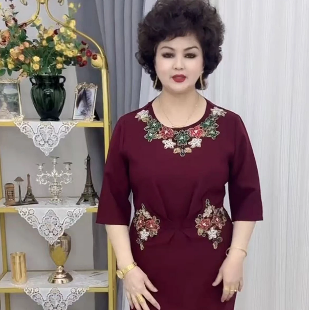 2025款连衣裙大码妈妈装显瘦气质高贵洋气夏季婚宴中老年时尚红色