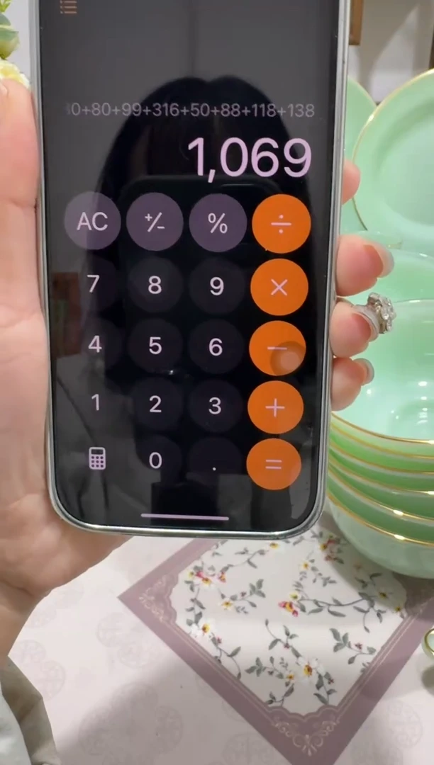 6小2中2面碗8个菜盘2个小凉菜盘1个鱼盘6个汤勺1个大汤碗