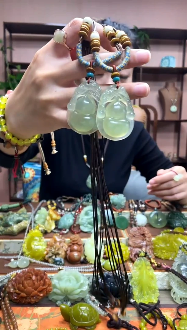 未镶嵌岫玉吊坠多样性发货发其中之一