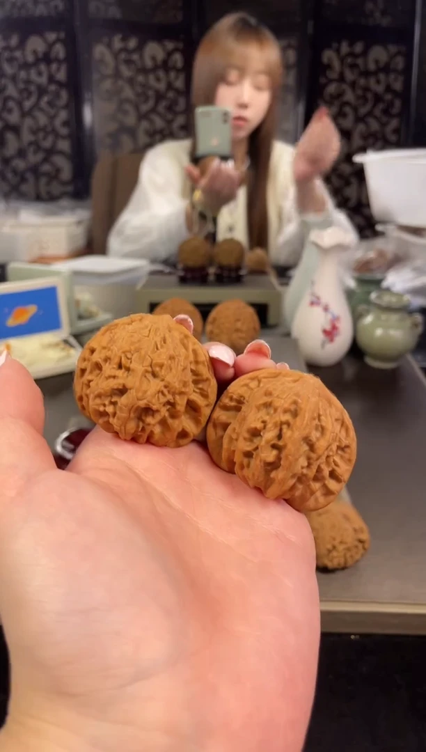 【闪购商品】文玩核桃把件盘龙虎头46尺-1