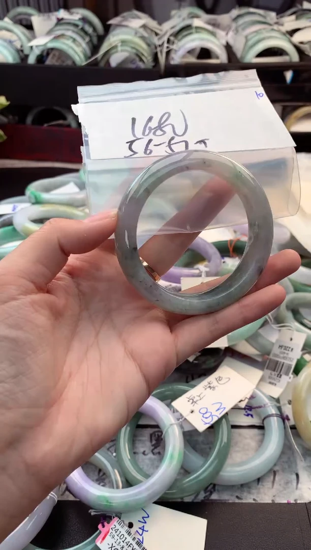 定制翡翠未镶嵌毛货需精细抛光+多人