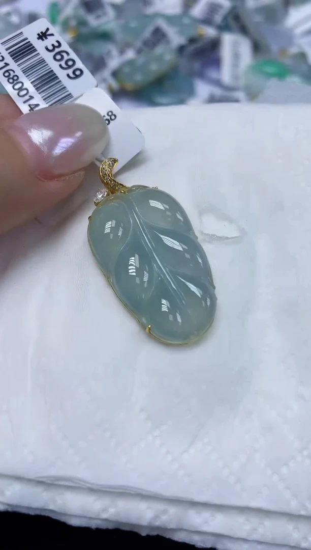 翡翠18K金镶嵌颈饰天然缅甸翡翠A货