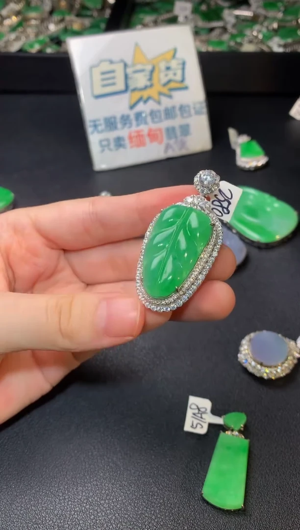 翡翠银S925镶嵌颈饰翡翠