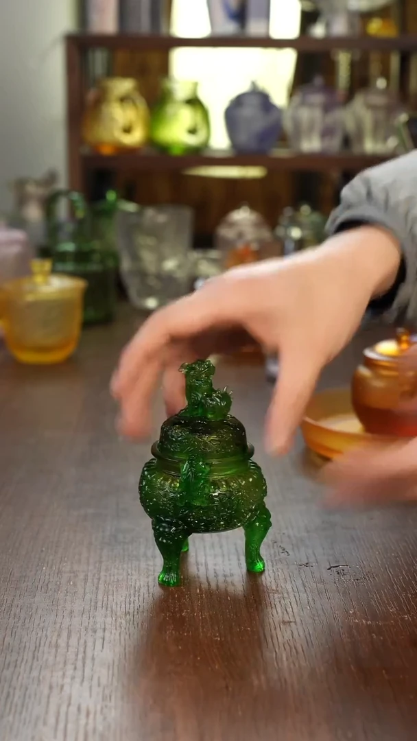 狻猊祥狮三足香炉小号绿色