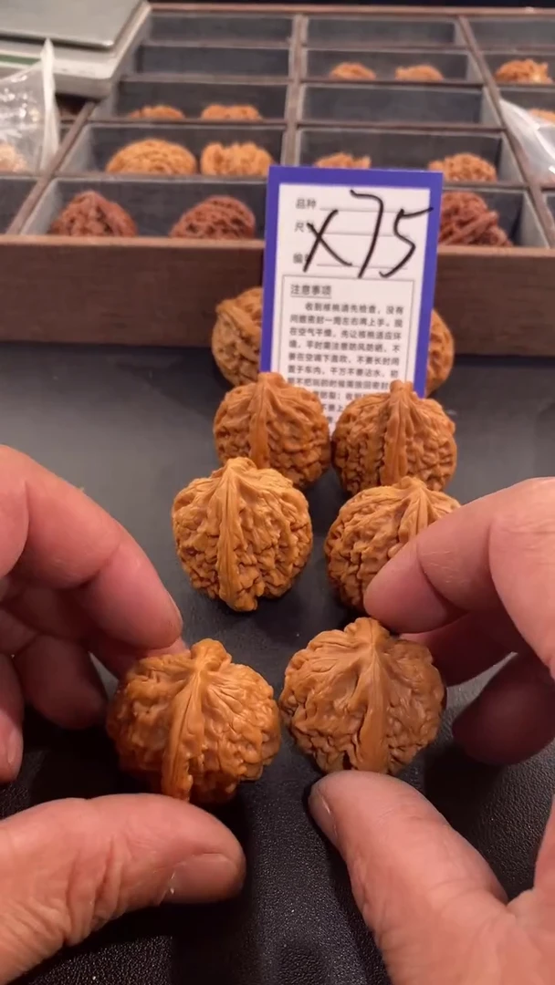 【闪购商品】文玩核桃吊坠37红锦鲤