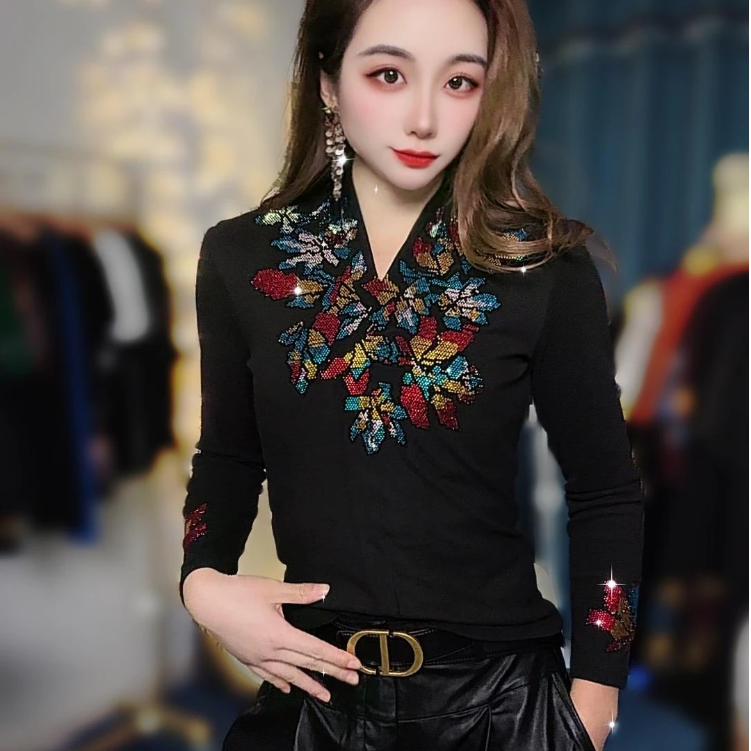 【LeiXiaoQi/雷小七】枫叶重工烫钻上衣V领洋气长袖t恤女