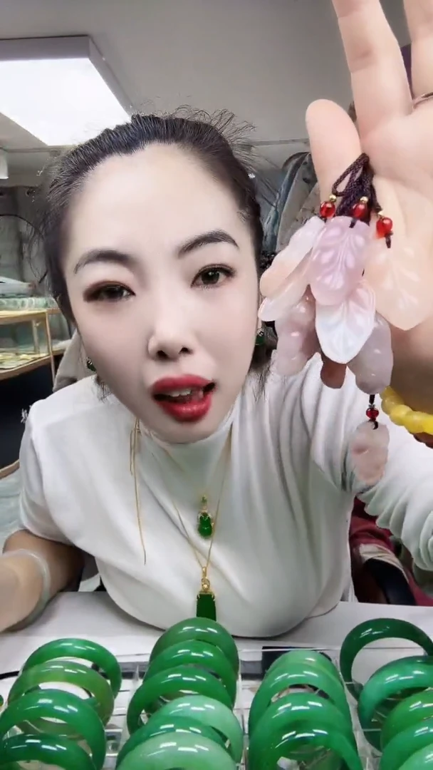 颈饰未镶嵌石英质玉金丝玉桃花酿叶子