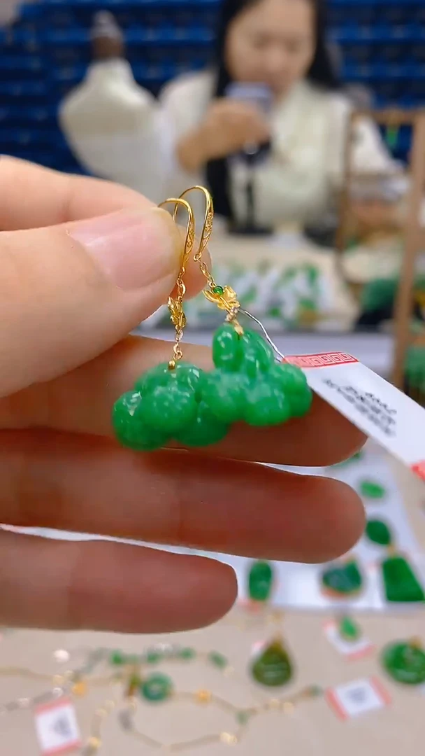 颈饰18K金镶嵌翡翠新号开播 全场乱卖