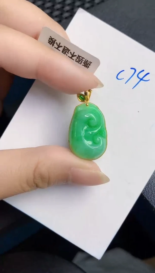 翡翠18K金镶嵌颈饰000000000