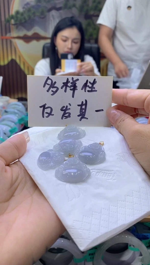 翡翠18K金镶嵌颈饰多样性仅发其一8903