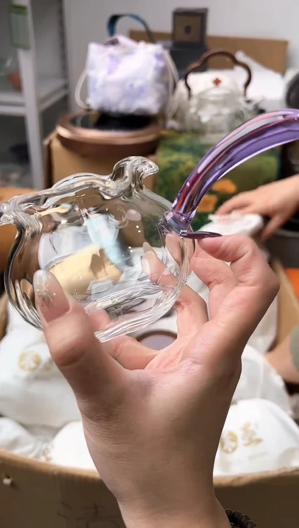 禾墨清妍侧把浅紫色