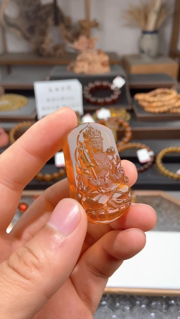 未镶嵌颈饰琥珀金棕红虚空藏菩萨