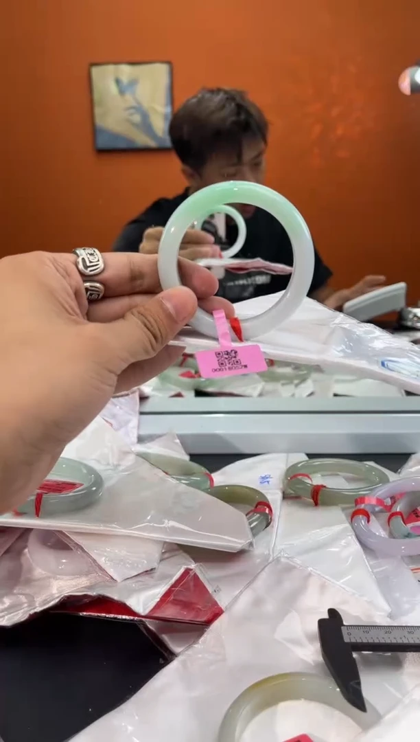 未镶嵌手镯翡翠夕*红1