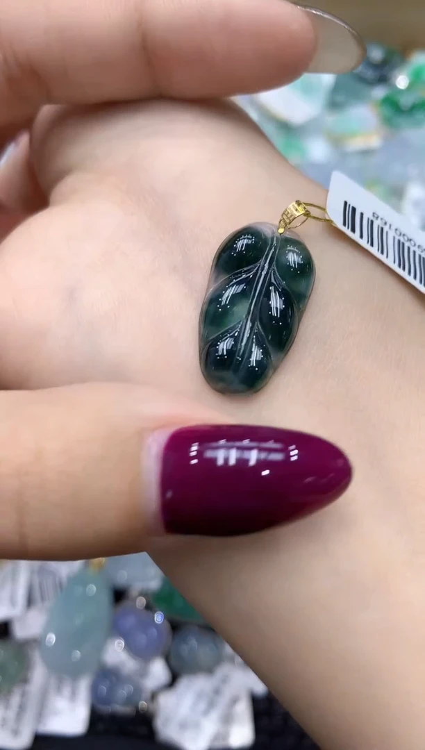 翡翠18K金镶嵌颈饰111111111111