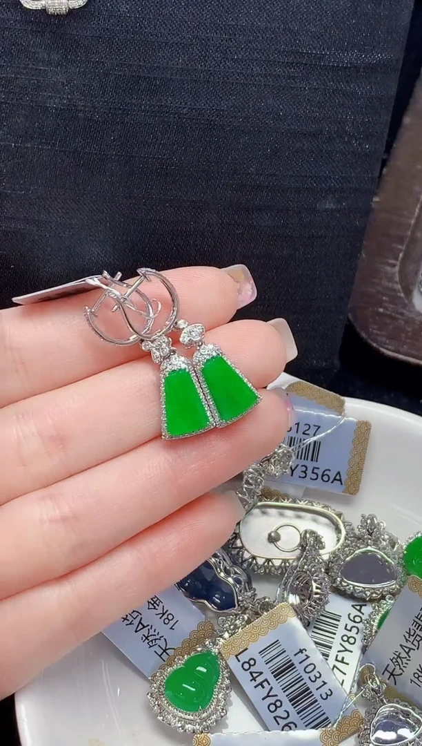 18K金镶嵌翡翠耳饰SR多样性发其一