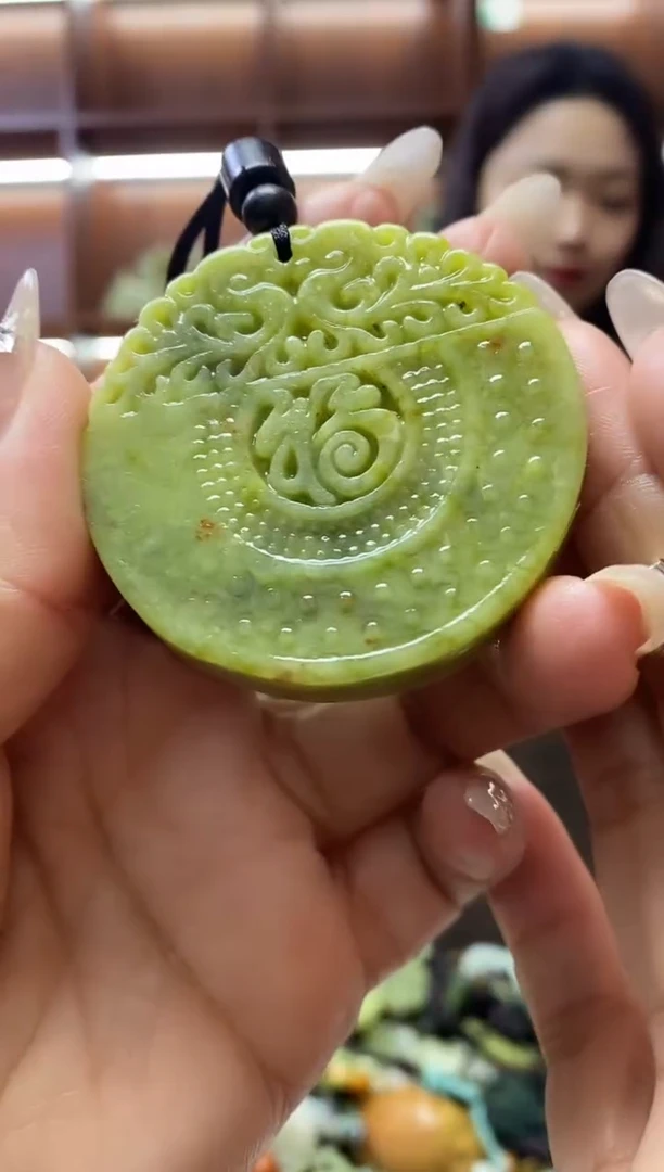 未镶嵌岫玉吊坠