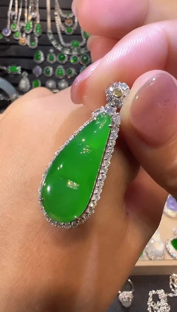 翡翠18K金镶嵌吊坠(不含链)豆子