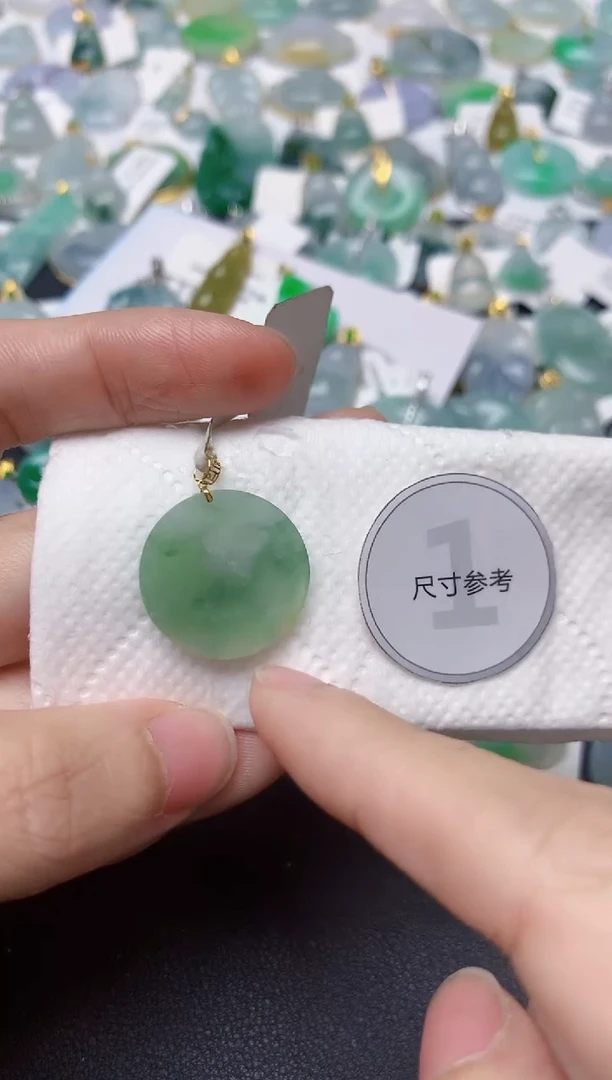 颈饰18K金镶嵌翡翠天然缅甸A货翡翠