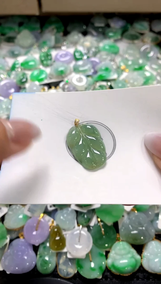 颈饰18K金镶嵌翡翠1111111111111111