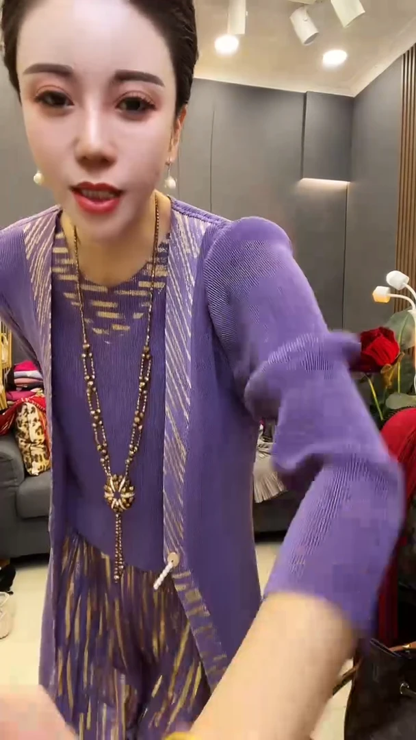 聚酯纤维（涤纶）紫色金边裙