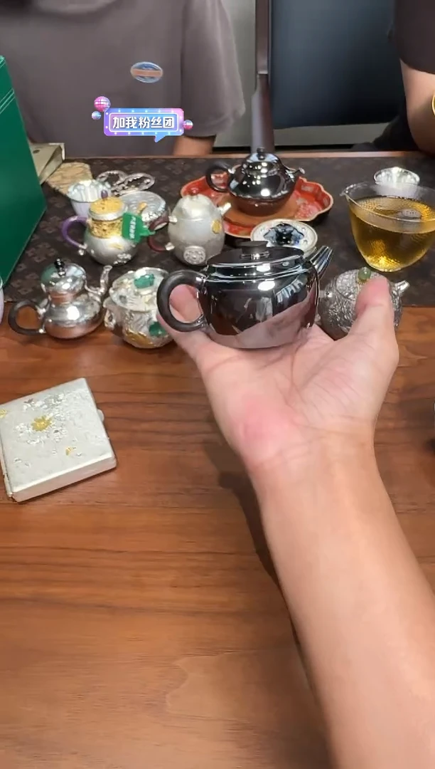 -'呆坐 玄紫手敲镜面德馨壶