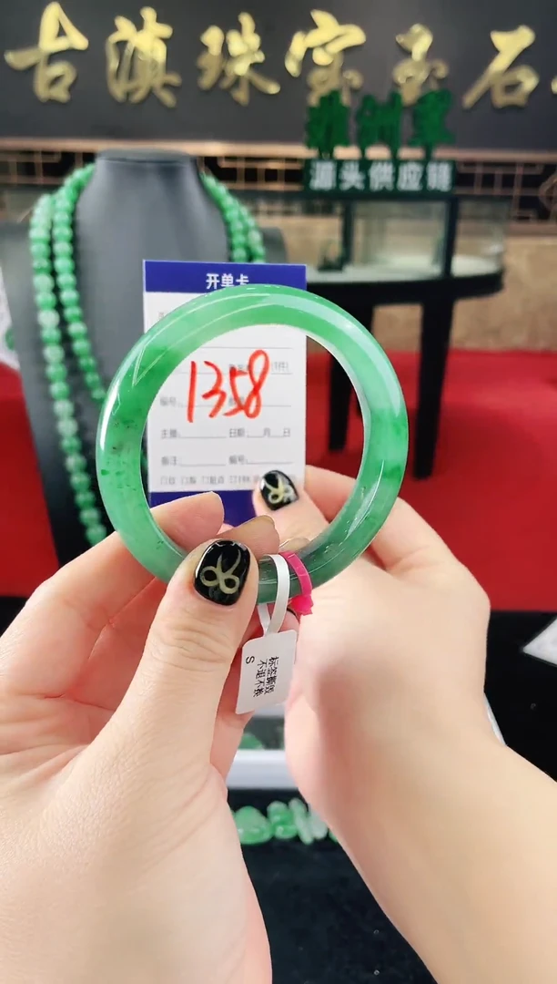 未镶嵌手镯石英质玉（非洲翠）微瑕介意勿拍