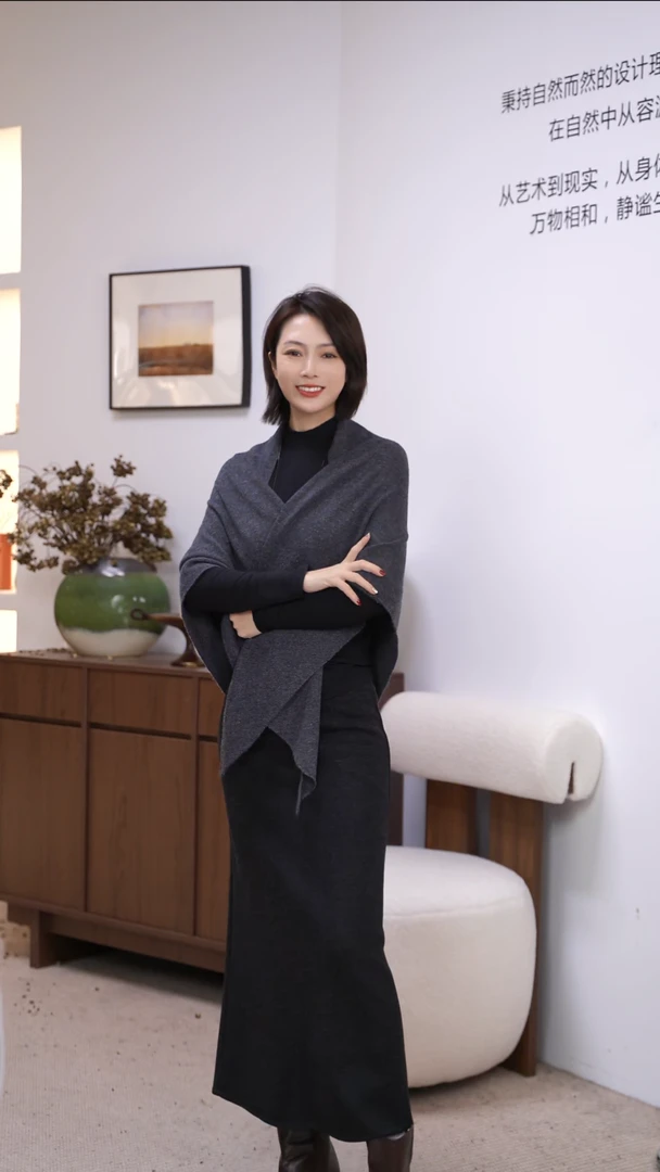 LULU【轻柔风】点子三角巾百搭秋冬披肩外搭简约时尚气质ZBHUQ0193B