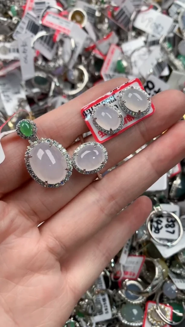 银S925镶嵌戒指翡翠666    1