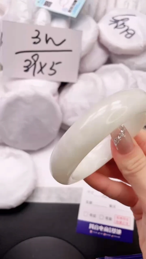 【闪购商品】和田玉手镯未镶嵌25K104-54