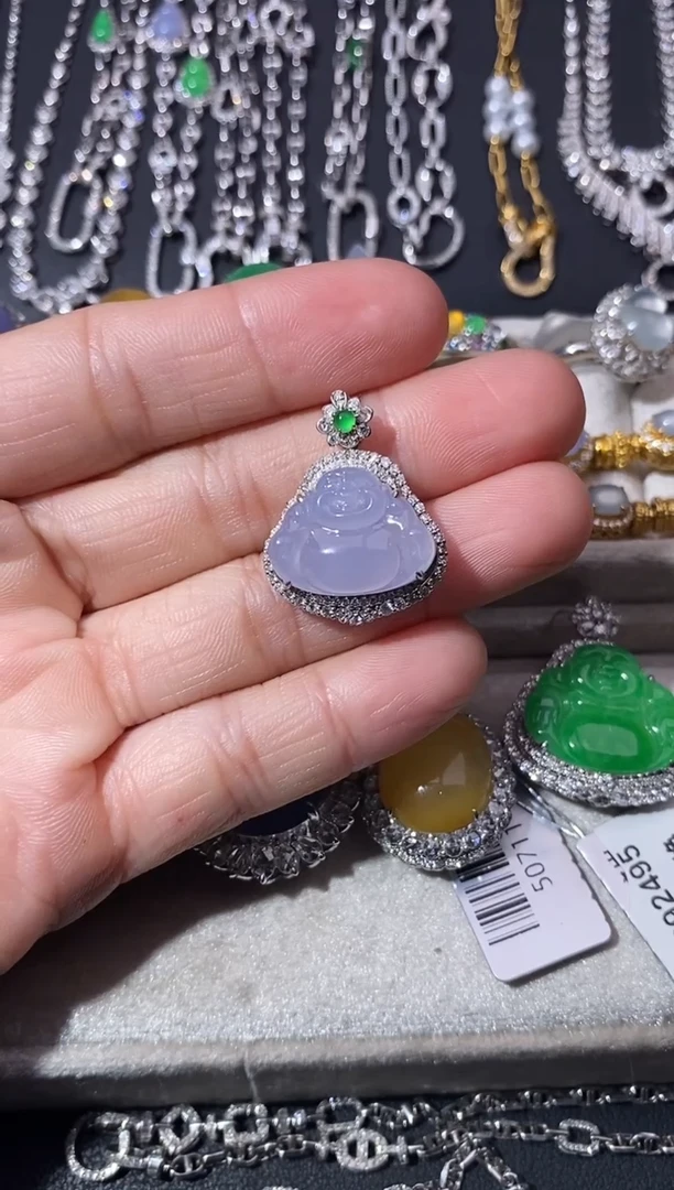 颈饰18K金镶嵌翡翠吊坠