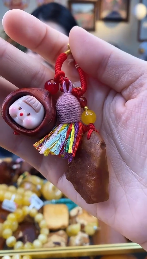 未镶嵌琥珀颈饰吊坠