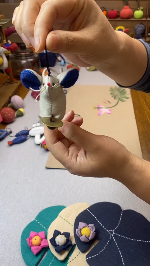 布艺抱钱鼠 挂件