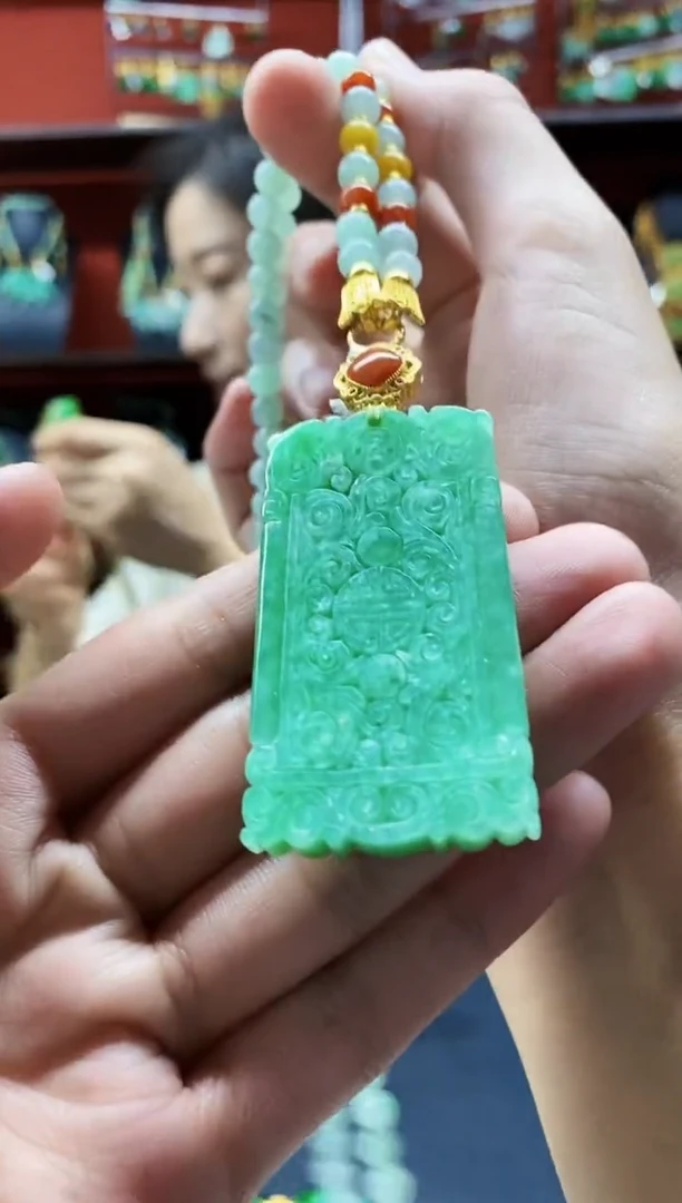 颈饰未镶嵌翡翠吊坠