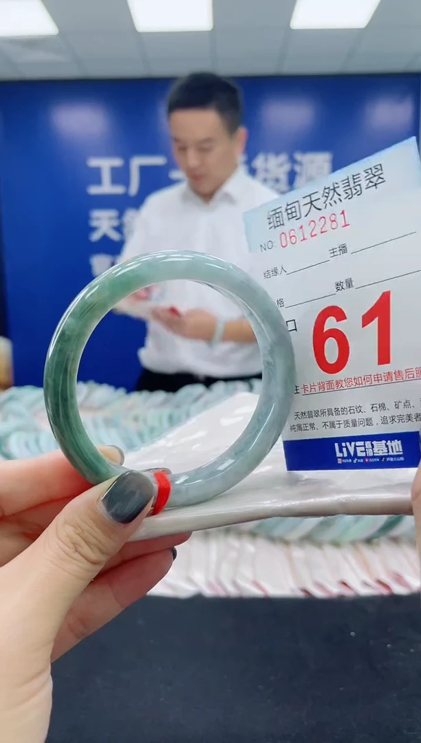 未镶嵌手镯翡翠天然翡翠手镯