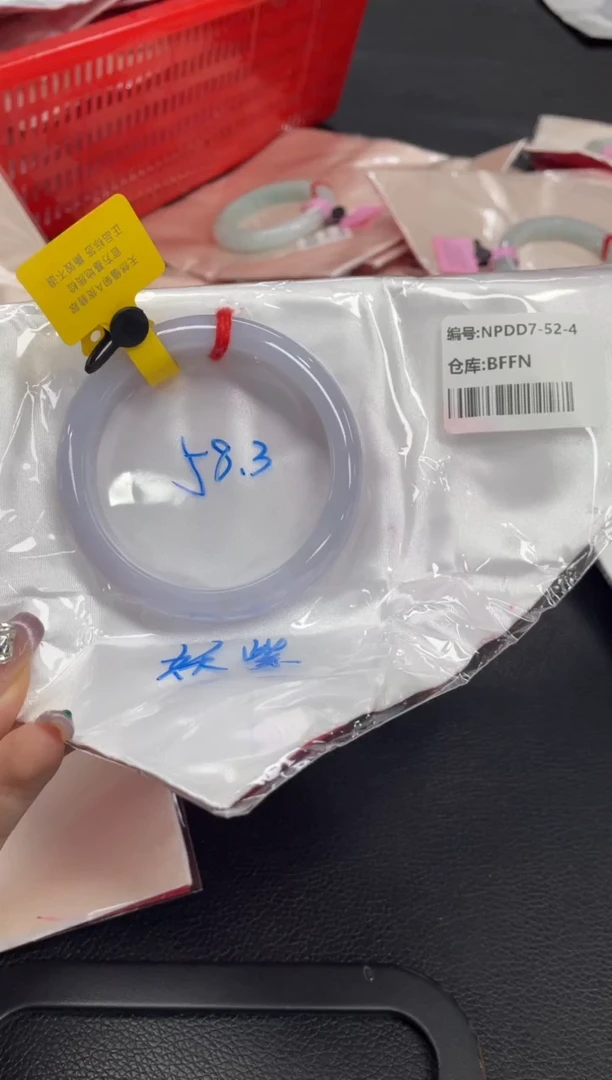 翡翠手镯未镶嵌翡翠手镯