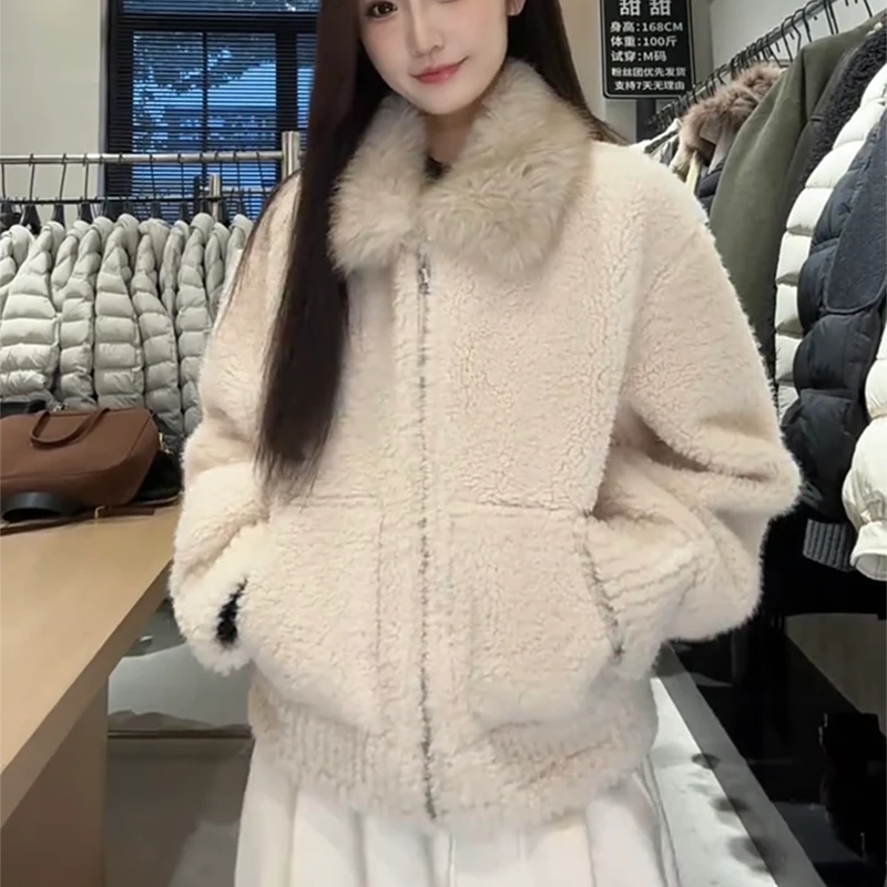 2025冬季新款高级感仿羊羔毛皮毛一体毛领毛绒短外套加厚保暖上衣