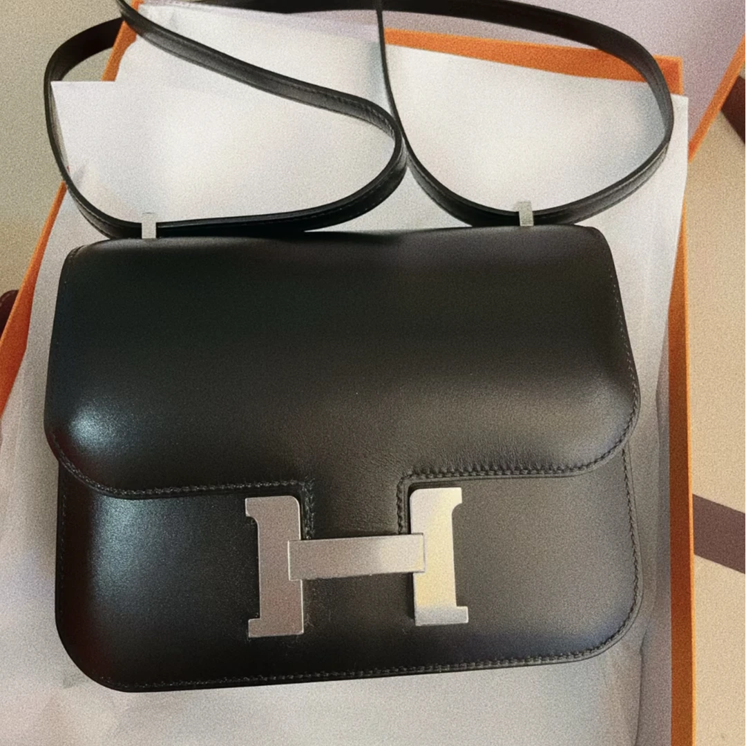 全新未使用 Hermes/爱马仕 小花Jerry TP030785 康康 19 黑色W刻