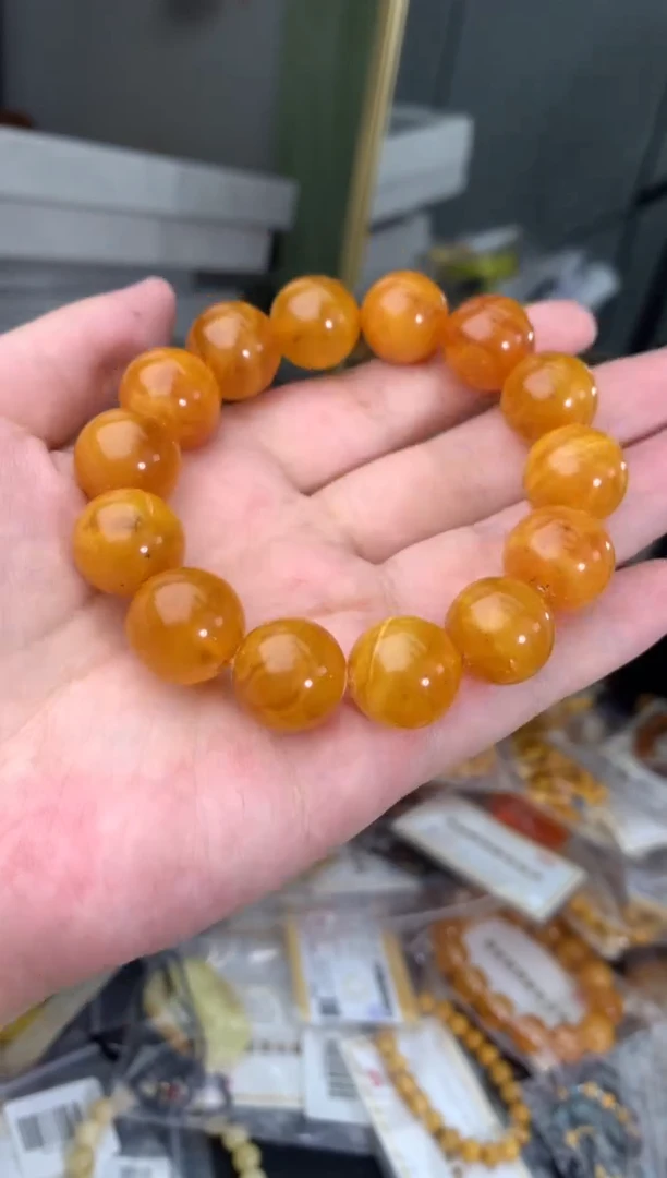 蜜蜡未镶嵌珠宝奇石82