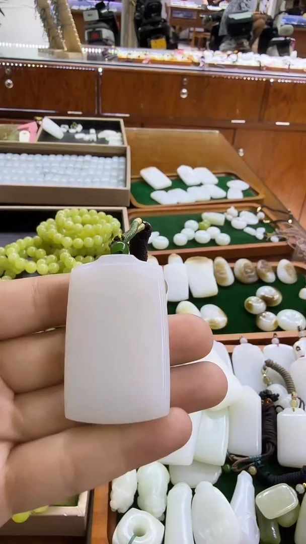 颈饰未镶嵌和田玉平安牌