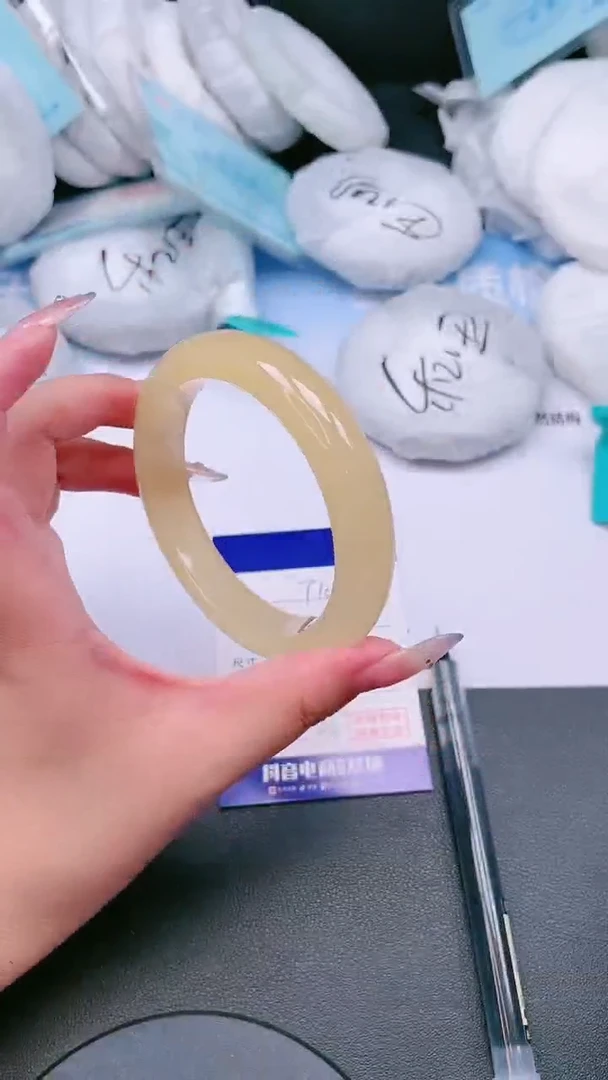 未镶嵌手镯石英质玉15T102-61
