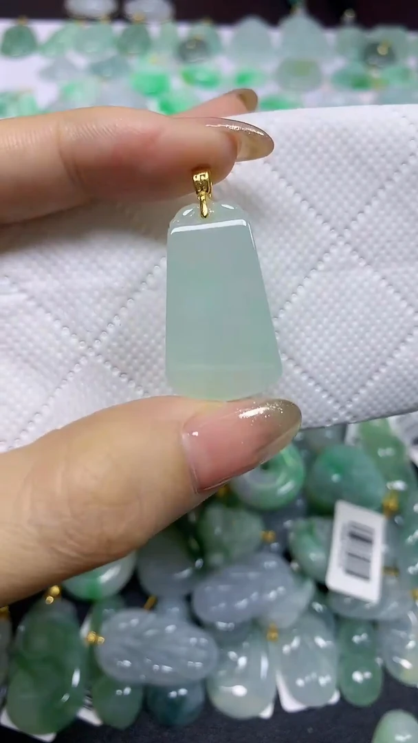 颈饰未镶嵌翡翠天然翡翠A货