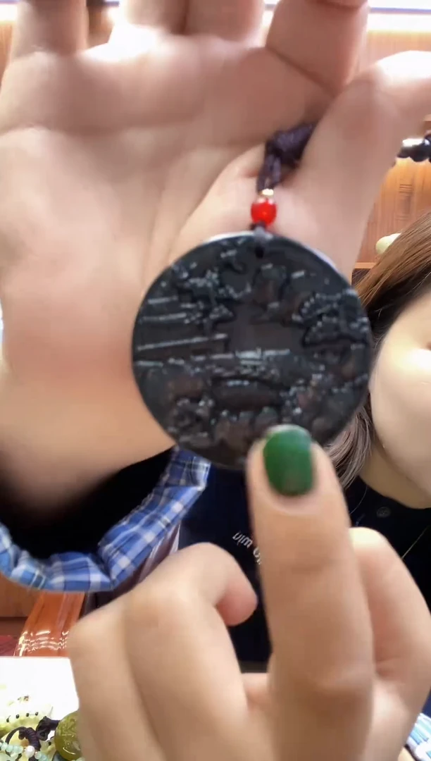 未镶嵌蛇纹石玉吊坠