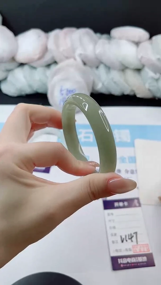 未镶嵌手镯石英质玉多样性发货V147