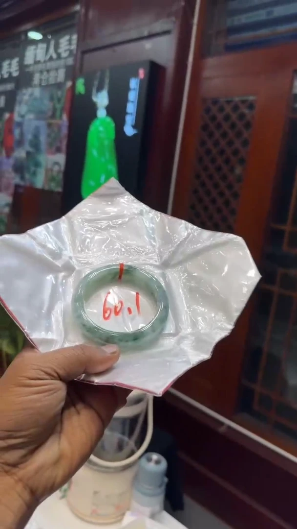 未镶嵌手镯翡翠手镯