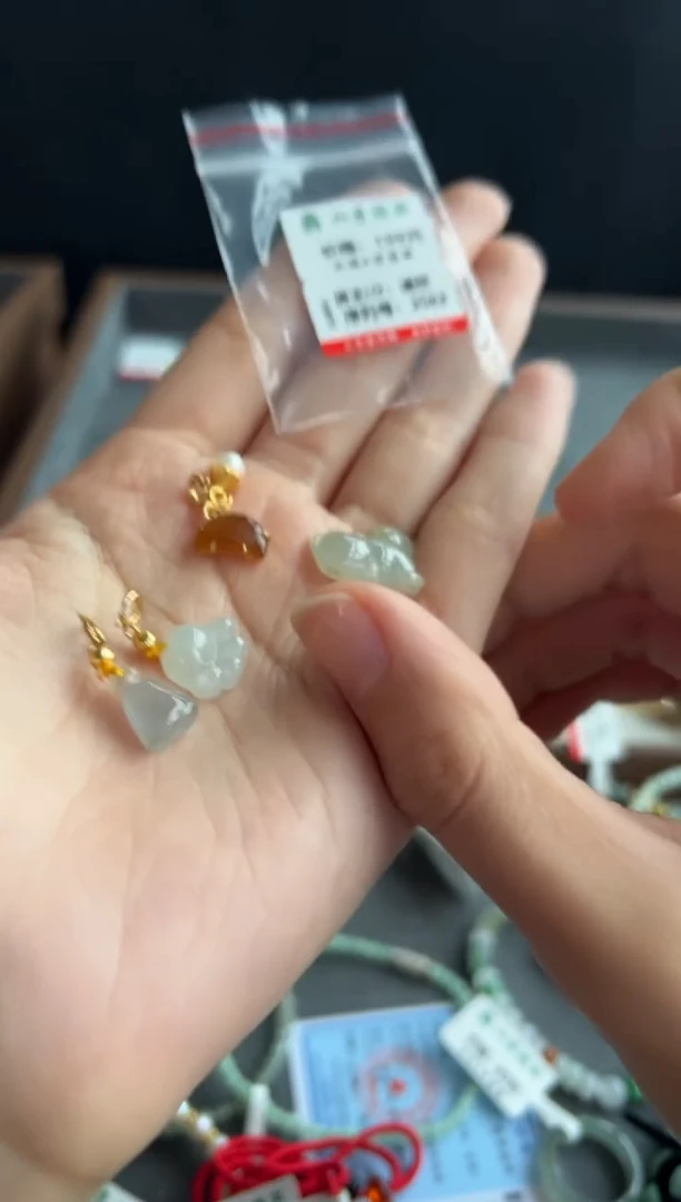 翡翠未镶嵌颈饰3582号一包